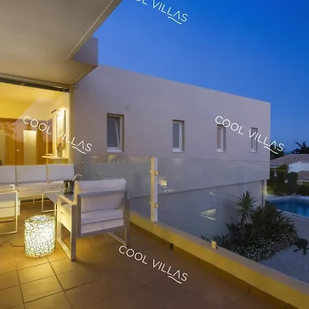 וילה Gardenia - Sea View, Wifi, Games אלבופיירה